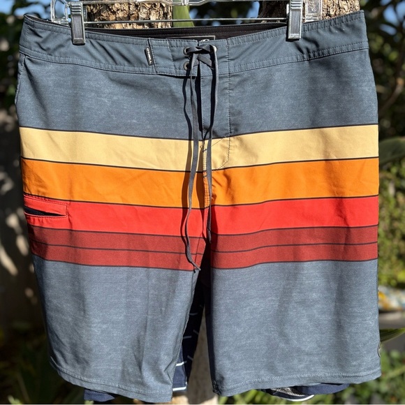 O'Neill Hyperfreak Heist Line Board Shorts Size: 34 - Picture 3 of 10